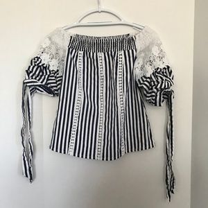 DecoStyle off shoulder top Sz L (I-26)